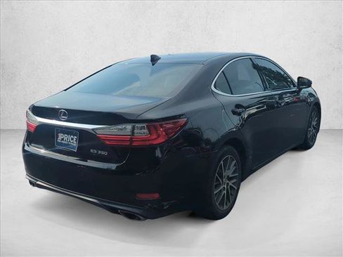 Used 2017 Lexus ES 350 w/ Luxury Package FWD image 5