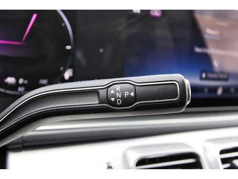 Used 2024 Mercedes-Benz GLE 450e 4MATIC image 18