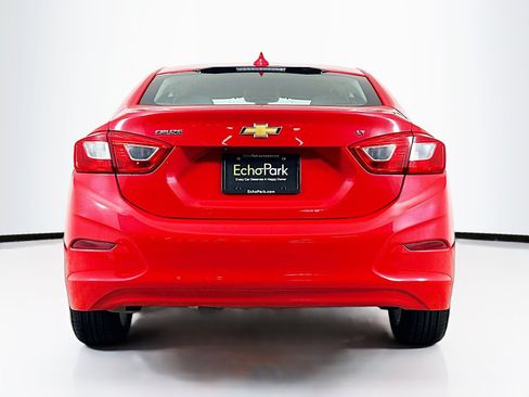 Used 2017 Chevrolet Cruze LT w/ Convenience Package FWD image 7