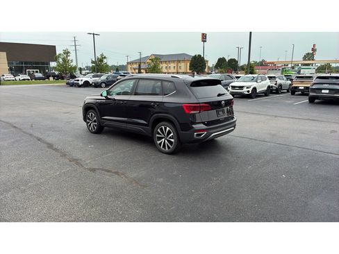 Used 2024 Volkswagen Taos SE FWD image 5