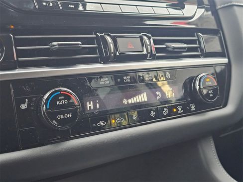 New 2025 Nissan Pathfinder SL image 22