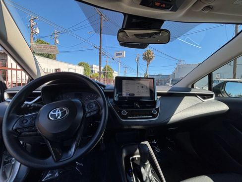 Used 2025 Toyota Corolla LE FWD image 33