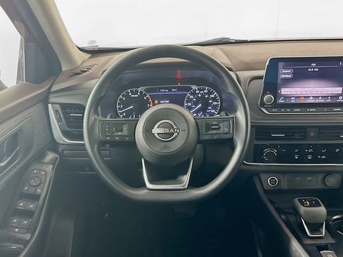 Used 2023 Nissan Rogue S image 17