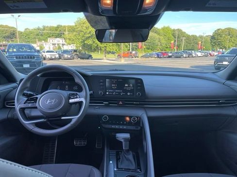 Used 2025 Hyundai Elantra Sport FWD image 12