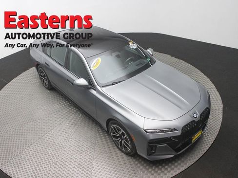 Used 2023 BMW 740i w/ Executive Package RWD image 3