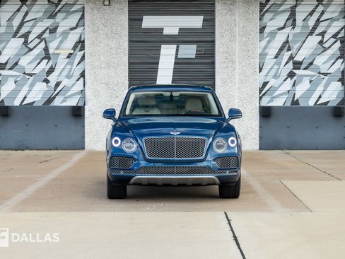 Used 2019 Bentley Bentayga AWD/4WD image 3