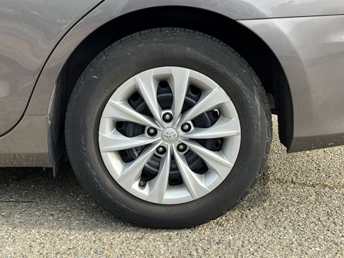 Used 2016 Toyota Camry LE image 6