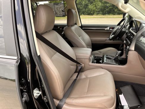 Used 2023 Lexus GX 460 Luxury w/ Sport Design Package AWD/4WD image 24