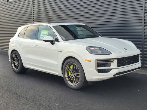 New 2025 Porsche Cayenne Turbo AWD/4WD image 9