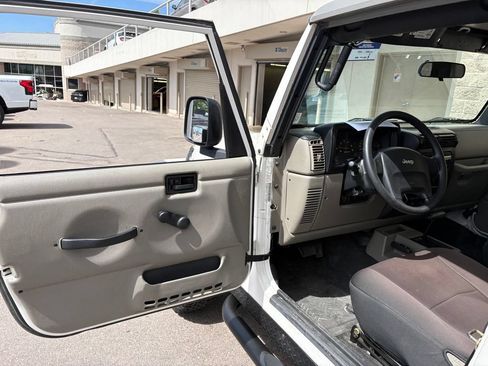 Used 2005 Jeep Wrangler Rubicon AWD/4WD image 15