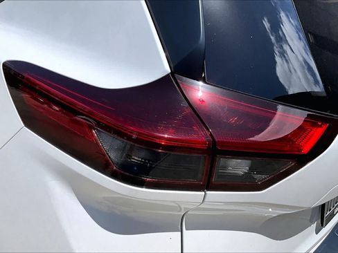 Certified 2025 Nissan Rogue SV FWD image 27