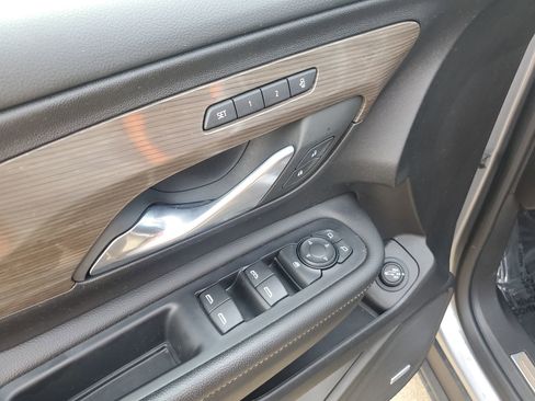 Used 2023 GMC Terrain Denali image 31