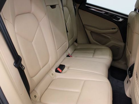 Used 2020 Porsche Macan AWD/4WD image 37