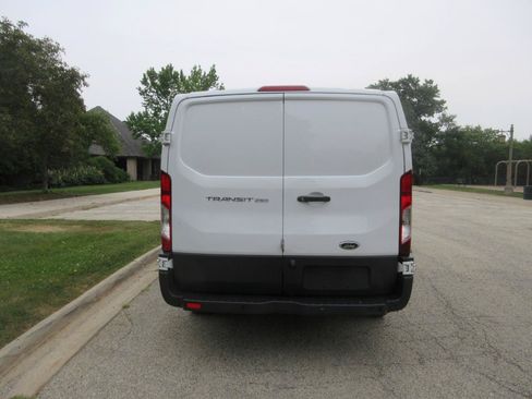 Used 2018 Ford Transit 250 130 Low Roof RWD image 9