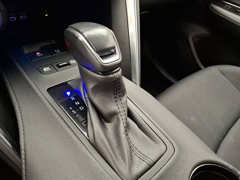 Used 2023 Toyota Venza LE AWD/4WD image 4