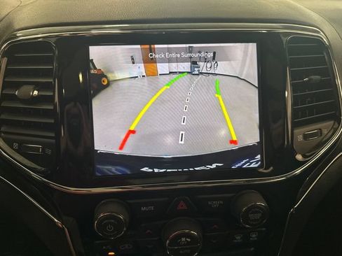 Used 2021 Jeep Grand Cherokee Overland AWD/4WD image 18