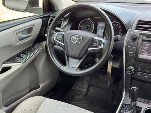 Used 2017 Toyota Camry SE FWD image 19