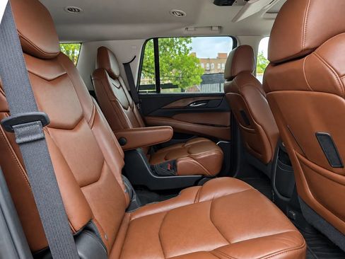 Used 2019 Cadillac Escalade Luxury AWD/4WD image 33