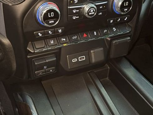 Used 2020 GMC Sierra 2500 SLT w/ SLT Premium Plus Package image 21