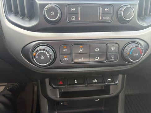 Used 2022 Chevrolet Colorado LT w/ LT Convenience Package image 9