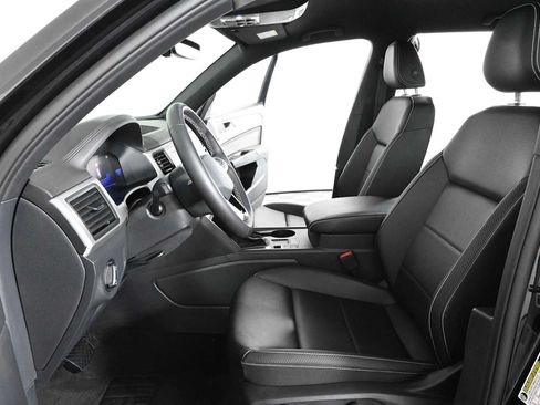 Certified 2023 Volkswagen Atlas Cross Sport SE FWD image 17