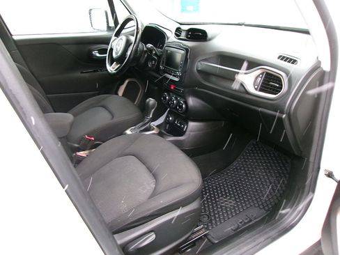 Used 2017 Jeep Renegade Latitude image 9