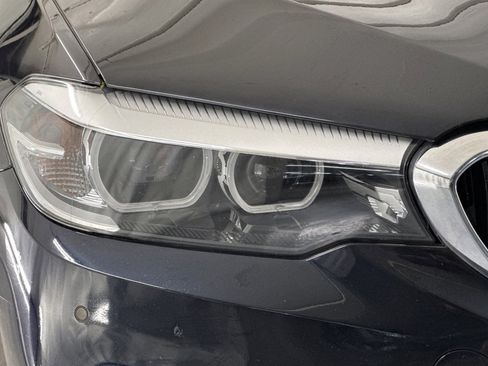 Used 2020 BMW 530i w/ M Sport Package RWD image 10