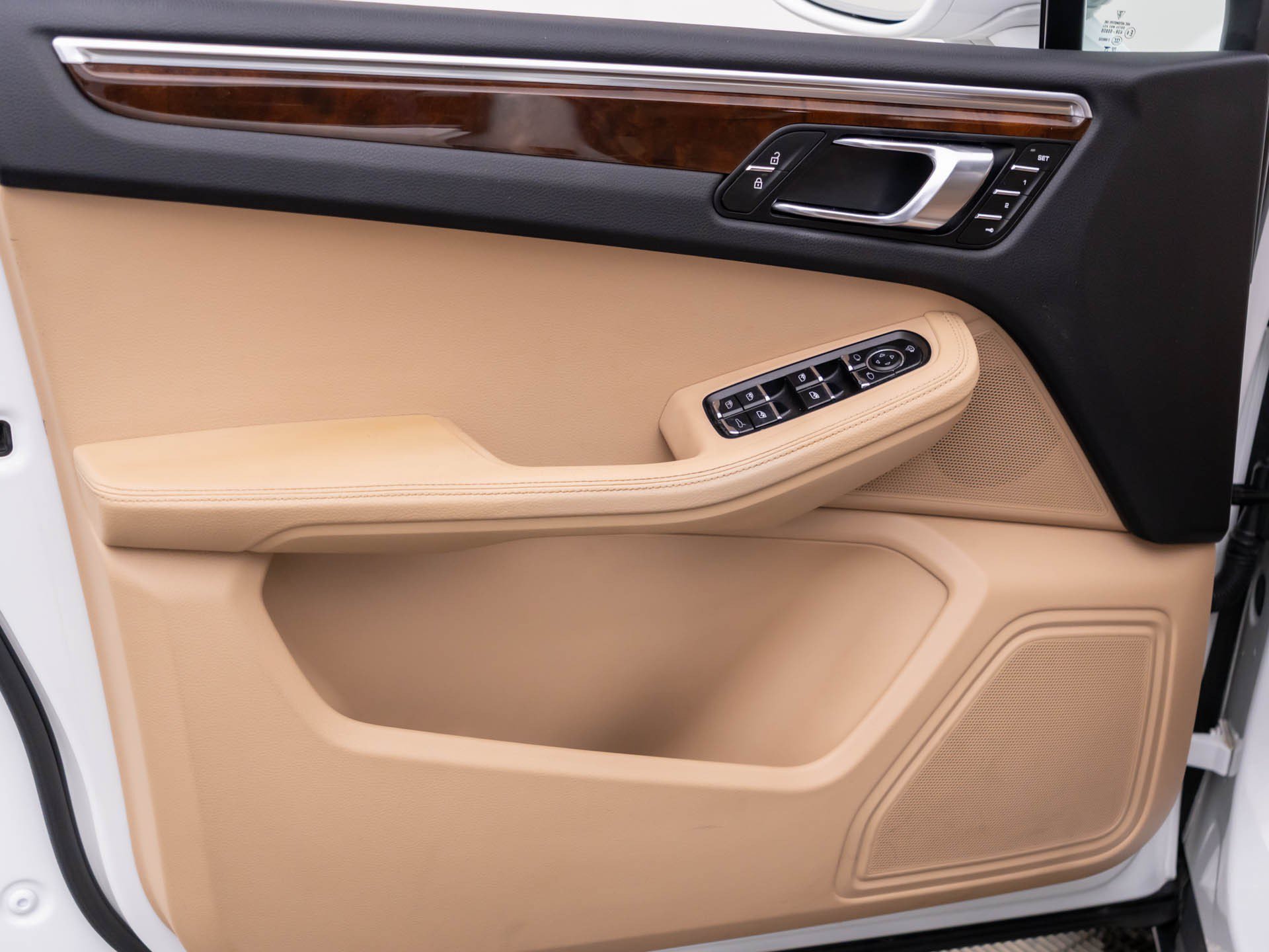 Certified 2023 Porsche Macan AWD/4WD image 14