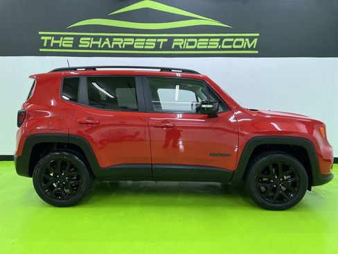 Used 2023 Jeep Renegade Altitude AWD/4WD image 11