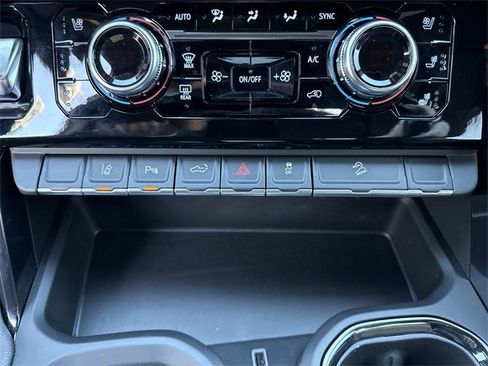 Used 2024 GMC Sierra 2500 AT4 w/ Technology Package image 23