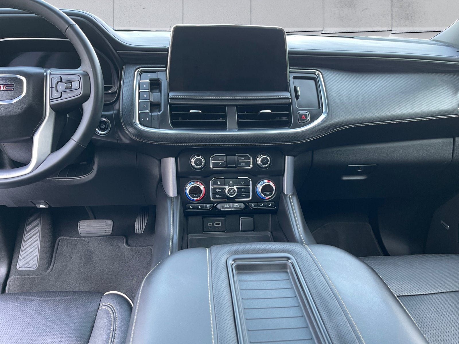 Used 2024 GMC Yukon XL SLT w/ SLT Luxury Package AWD/4WD image 11