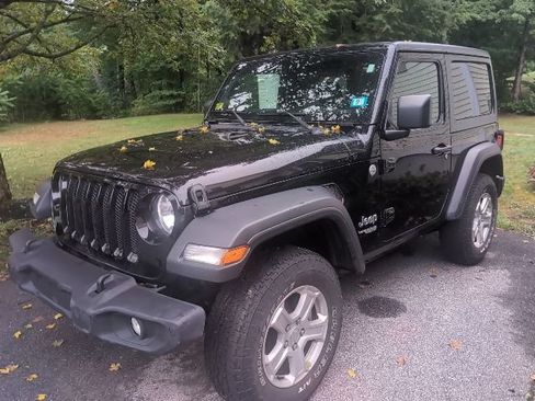 Used 2018 Jeep Wrangler Sport AWD/4WD image 2