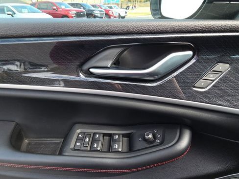 Used 2022 Jeep Grand Cherokee Trailhawk image 13