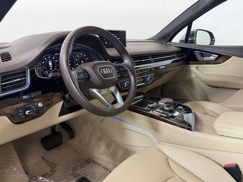 Used 2017 Audi Q7 3.0T Prestige AWD/4WD image 4