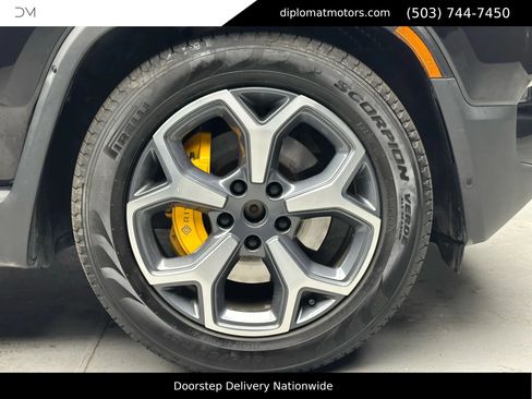 Used 2022 Rivian R1T Adventure image 39