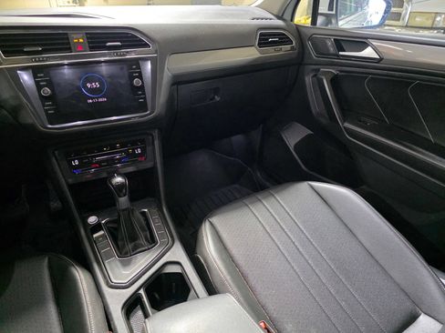 Used 2022 Volkswagen Tiguan SE FWD image 14