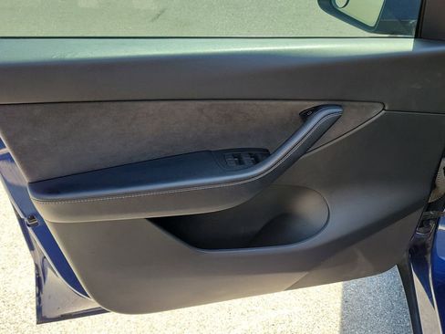 Used 2022 Tesla Model Y Performance AWD/4WD image 25