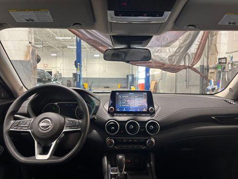 Used 2025 Nissan Sentra SV image 31