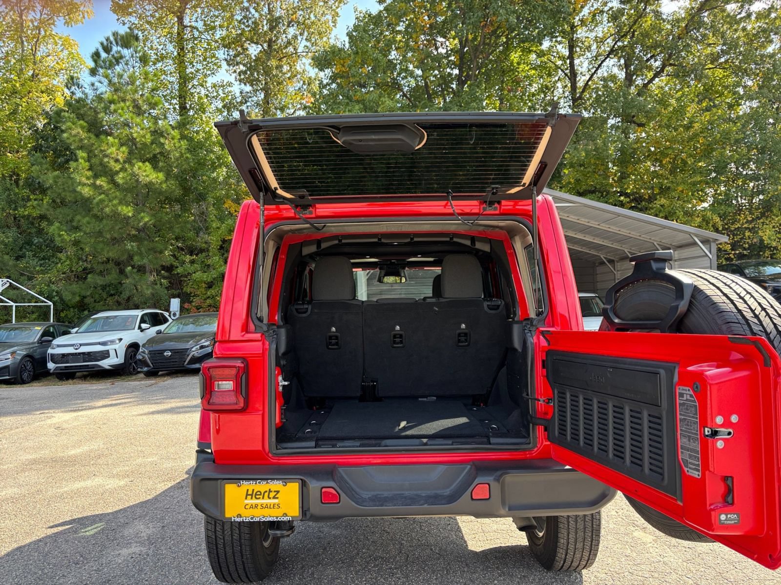Used 2025 Jeep Wrangler Unlimited Sahara AWD/4WD image 30