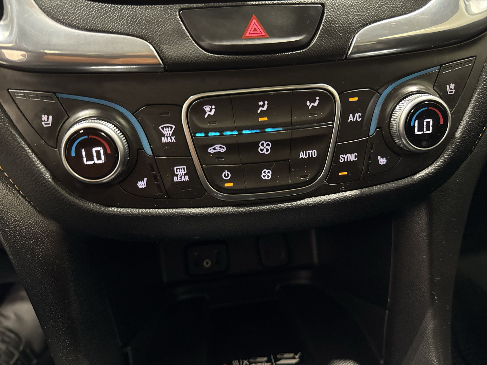 Used 2018 Chevrolet Equinox Premier AWD/4WD image 34