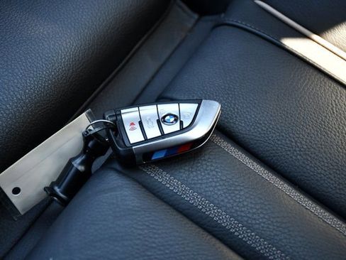 Used 2023 BMW M550i xDrive AWD/4WD image 16