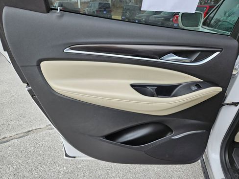 Used 2018 Buick Enclave Premium image 24