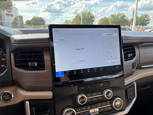 Used 2024 Ford Expedition Limited image 22