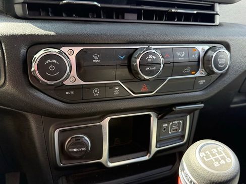 Used 2024 Jeep Wrangler Sport AWD/4WD image 17