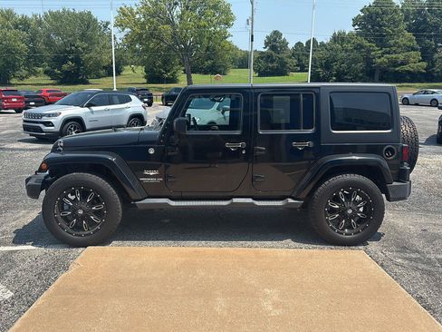 Used 2015 Jeep Wrangler Unlimited Sahara w/ Dual Top Group AWD/4WD image 6