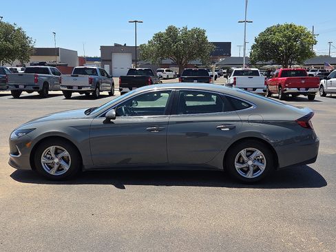 Used 2023 Hyundai Sonata SE FWD image 2