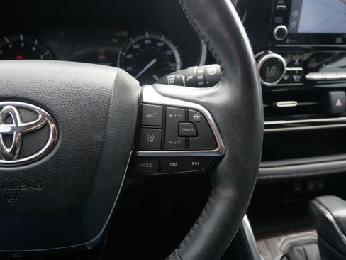 Used 2021 Toyota Highlander Limited image 14