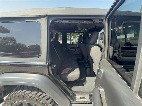Used 2022 Jeep Wrangler Unlimited Sport AWD/4WD image 19