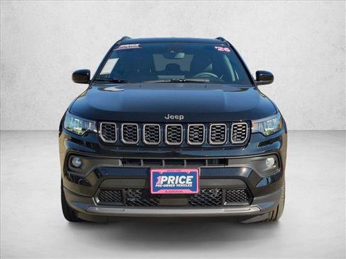 Used 2026 Jeep Compass Latitude AWD/4WD image 2