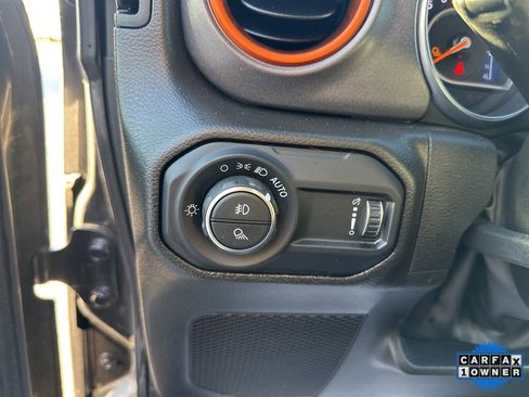 Used 2023 Jeep Gladiator Mojave w/ Cold Weather Group image 58